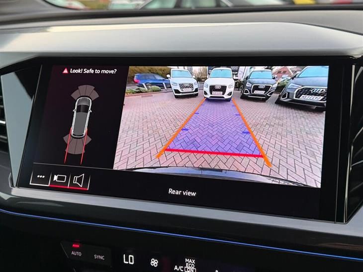 Audi e-tron Audi Q4 E-Tron 45 Black Edition SUV 5dr Electric Auto 82kWh (286 ps) — миниатюра 4