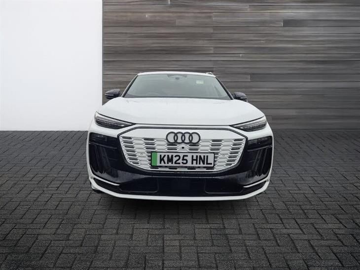 Audi e-tron Audi Q6 E-Tron 100kWh Performance Edition 1 SUV 5dr Electric Auto (306 ps) — миниатюра 2