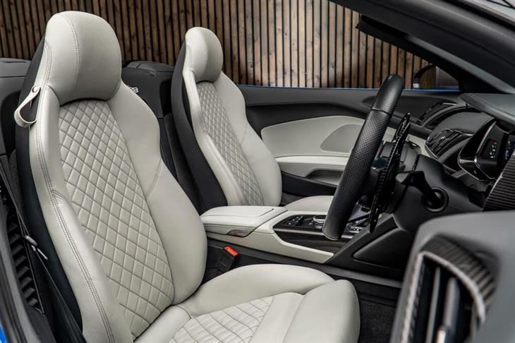 Audi R8 Audi R8 5.2 FSI V10 Performance Carbon Black Spyder S Tronic quattro Euro 6 (s/s) 2dr — миниатюра 2