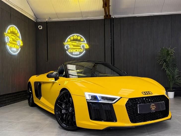 Audi R8 5.2 FSI V10 Spyder 2dr Petrol S Tronic quattro Euro 6 (s/s) (540 ps)