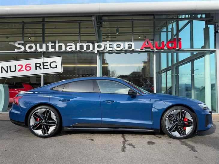 Audi e-tron Audi RS E-Tron GT 93.4kWh Carbon Vorsprung Saloon 4dr Electric Auto quattro (598 ps) — миниатюра 2