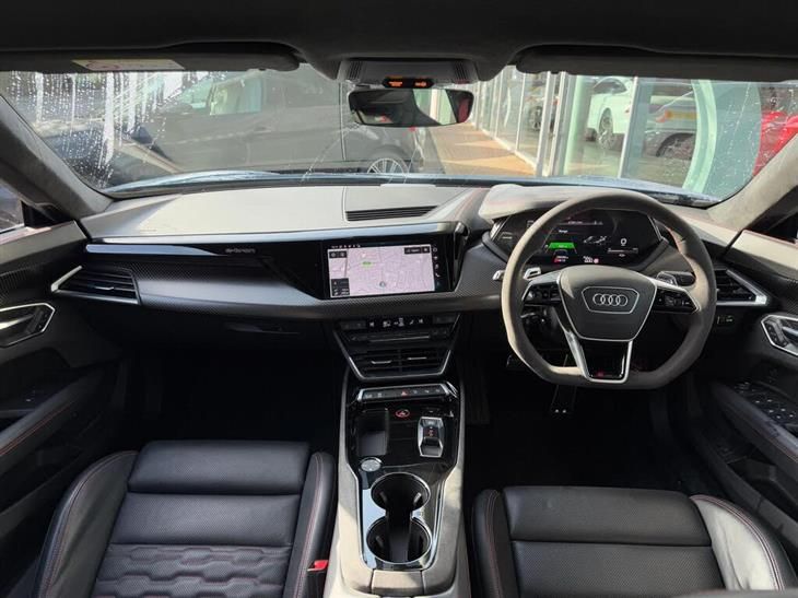 Audi e-tron Audi RS E-Tron GT 93.4kWh Carbon Vorsprung Saloon 4dr Electric Auto quattro (598 ps) — миниатюра 3