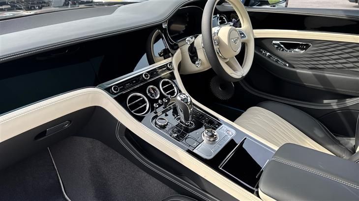 Bentley Azure Bentley Azure 4.0 V8 Hybrid Azure 2dr Auto — миниатюра 2