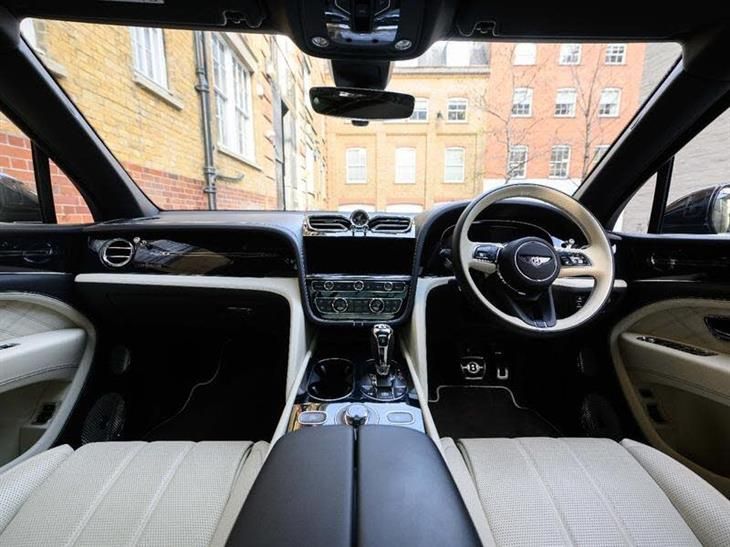 Bentley Azure Bentley Bentayga V8 Azure EWB First Edition — миниатюра 4