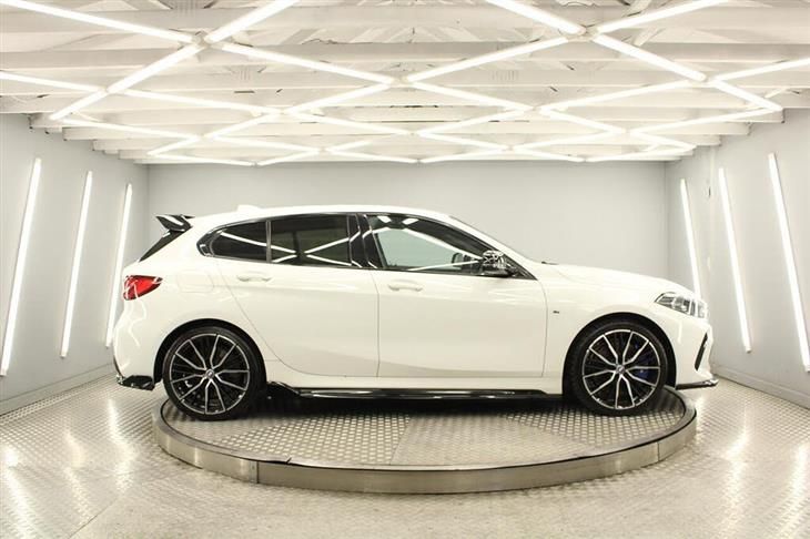 BMW M135i BMW 1 Series 2.0 M135i Hatchback 5dr Petrol Auto xDrive Euro 6 (s/s) (306 ps) — миниатюра 3