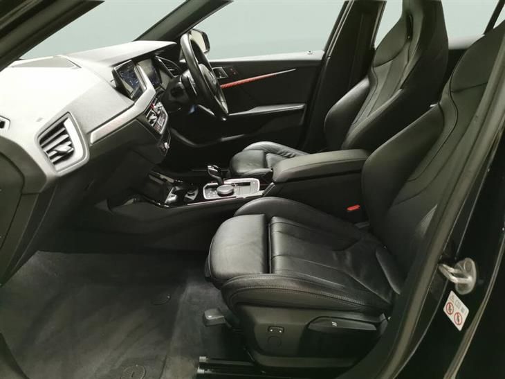 BMW M135i BMW 1 Series 2.0 M135i Hatchback 5dr Petrol Auto xDrive Euro 6 (s/s) (306 ps) — миниатюра 4