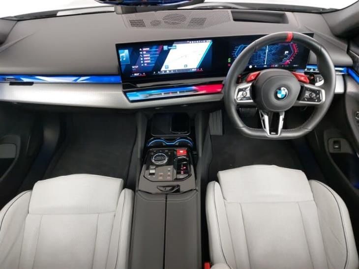 BMW M5 BMW 5 Series M5 5dr DCT — миниатюра 4