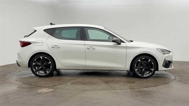 Cupra Leon Cupra Leon NF 2.0 TSI VZ1 Hatchback 5dr Petrol DSG Euro 6 (s/s) (245 ps) Rear View Camera, Front / Rear Parking Sensors, Full Li — миниатюра 4