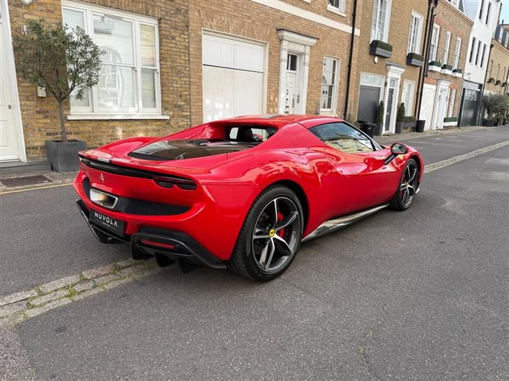 Ferrari 296 GTB Ferrari 296 GTB 3.0T V6 7.45kWh F1 DCT Euro 6 (s/s) 2dr — миниатюра 2