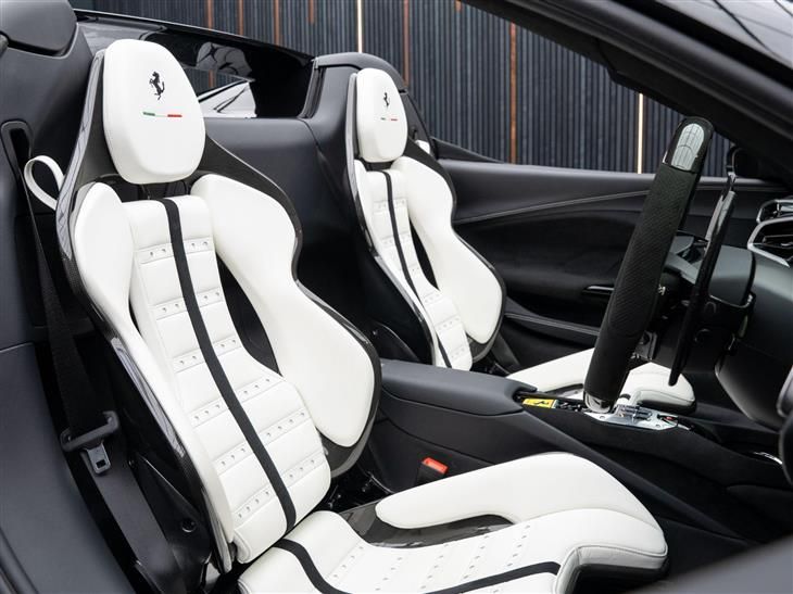 Ferrari 296 GTS Ferrari 296 GTS 3.0T V6 Spider F1 DCT Euro 6 (s/s) 2dr 7.45kWh — миниатюра 2