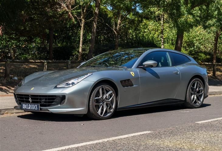 Ferrari GTC4 Lusso T V8
