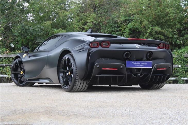 Ferrari SF90 Ferrari SF90 4.0T V8 7.9kWh F1 DCT 4WD Euro 6 (s/s) 2dr — миниатюра 4