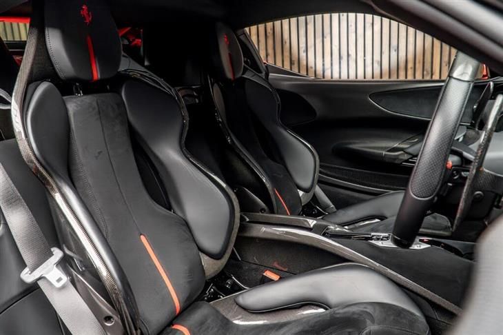 Ferrari SF90 Ferrari SF90 4.0T V8 7.9kWh F1 DCT 4WD Euro 6 (s/s) 2dr — миниатюра 2