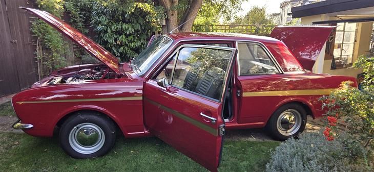 Ford Cortina