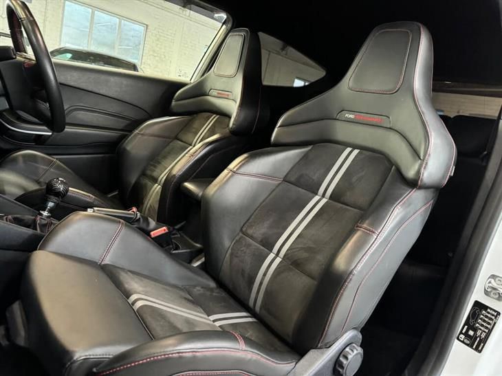 Ford Fiesta ST Ford Fiesta 1.5T EcoBoost ST-3 Euro 6 (s/s) 3dr — миниатюра 4