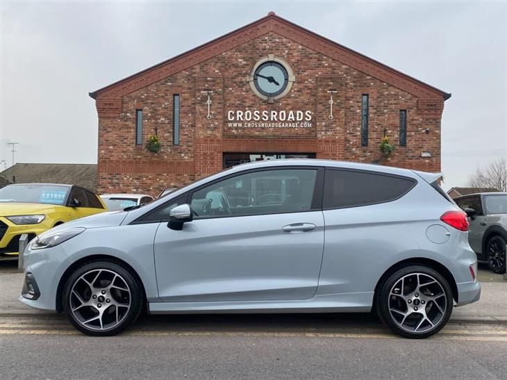 Ford Fiesta ST Ford Fiesta ST-2 - Performance Pack & Bang & Olufsen Audio & Apple CarPlay — миниатюра 2