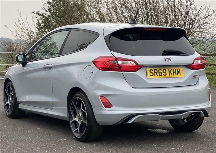 Ford Fiesta ST Ford Fiesta ST-2 - Performance Pack & Bang & Olufsen Audio & Apple CarPlay — миниатюра 3