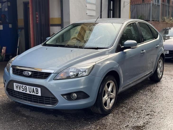 Cheap Ford Focus 1.8 Zetec Hatchback 5dr Petrol Manual (169 g/km, 123 bhp) for sale in Bristol
