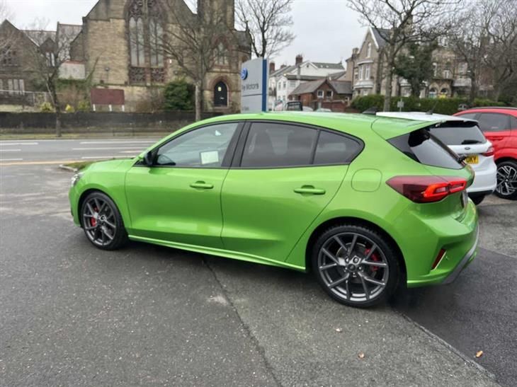 Ford Focus ST Ford Focus 2.3 EcoBoost ST 5dr Auto — миниатюра 3