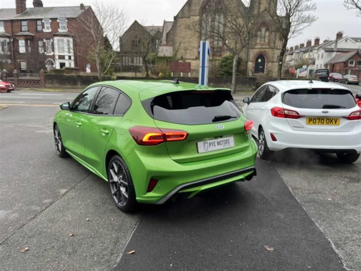 Ford Focus ST Ford Focus 2.3 EcoBoost ST 5dr Auto — миниатюра 4