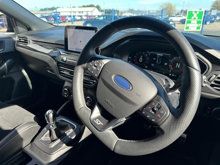 Ford Focus ST Ford Focus 2.3T EcoBoost ST Euro 6 (s/s) 5dr — миниатюра 3