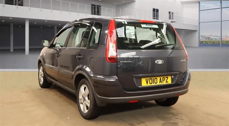 Ford Fusion ZETEC 5-Door - Image 4