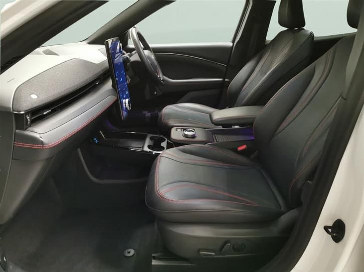 Ford Mustang Mach-E Ford Mustang Mach-E Extended Range 91kWh SUV 5dr Electric Automatic AWD (351 ps) — миниатюра 4