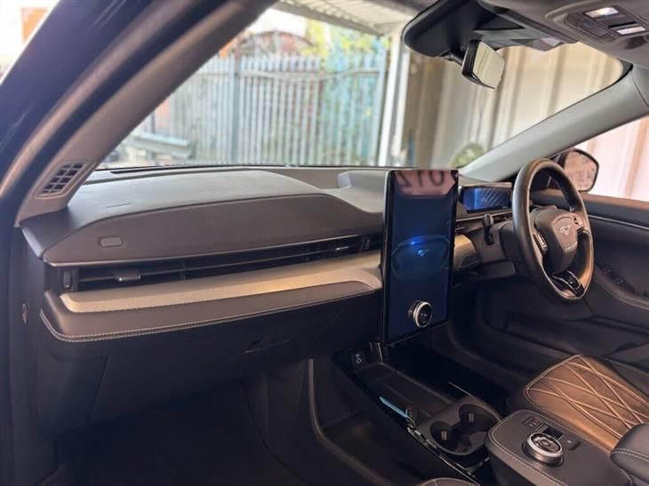 Ford Mustang Mach-E Ford Mustang Mach-E Standard Range 70kWh SUV 5dr Electric Automatic (269 ps)+2 KEYS+1 OWNER FROM NEW+ALLOYS+HISTORY+FULL LEATHER — миниатюра 2