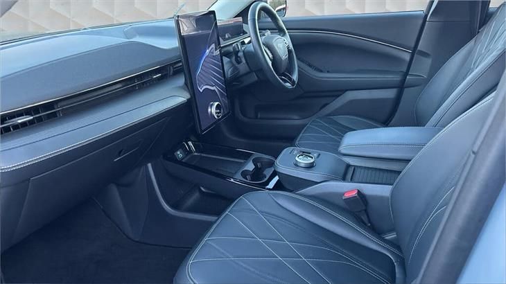 Ford Mustang Mach-E Ford Mustang Mach-E Standard Range 72kWh Select 5-door — миниатюра 2