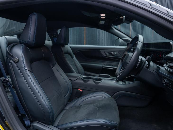 Ford Mustang Ford Mustang 5.0 V8 Dark Horse SelShift Euro 6 2dr — миниатюра 2