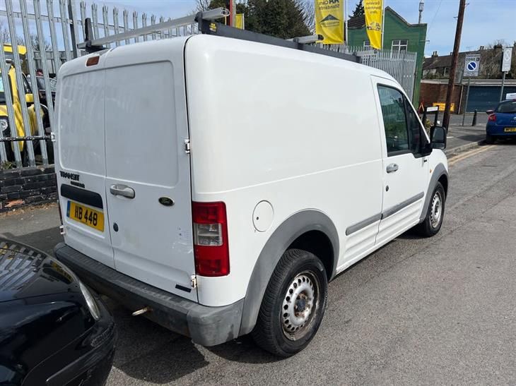 Ford Transit Connect 1.8 TDdi T200 L Panel Van 4dr Diesel Manual L1 H1 (74 bhp) - Image 4