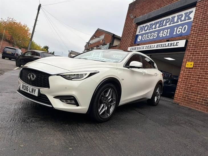 Infiniti Q30