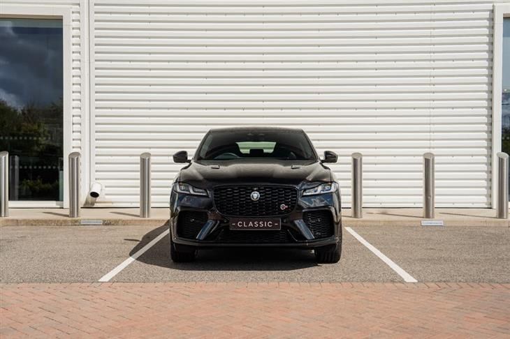 Jaguar F-Pace SVR Jaguar F-PACE 5.0 P550 V8 SVR SUV 5dr Petrol Quickshift AWD Euro 6 (s/s) (550 ps) — миниатюра 2