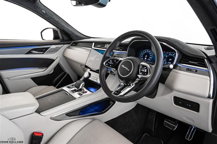 Jaguar F-Pace SVR Jaguar F-pace 5.0 P575 V8 SVR 575 Edition Quickshift AWD Euro 6 (s/s) 5dr — миниатюра 3