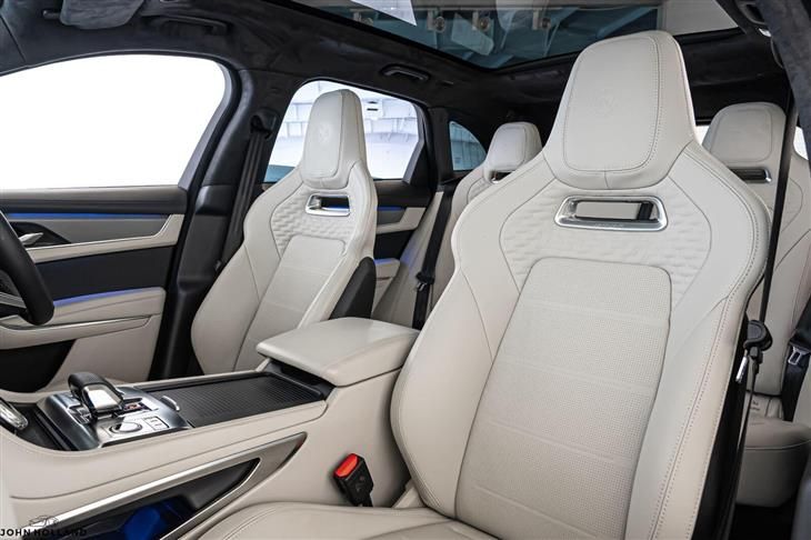 Jaguar F-Pace SVR Jaguar F-pace 5.0 P575 V8 SVR 575 Edition Quickshift AWD Euro 6 (s/s) 5dr — миниатюра 4