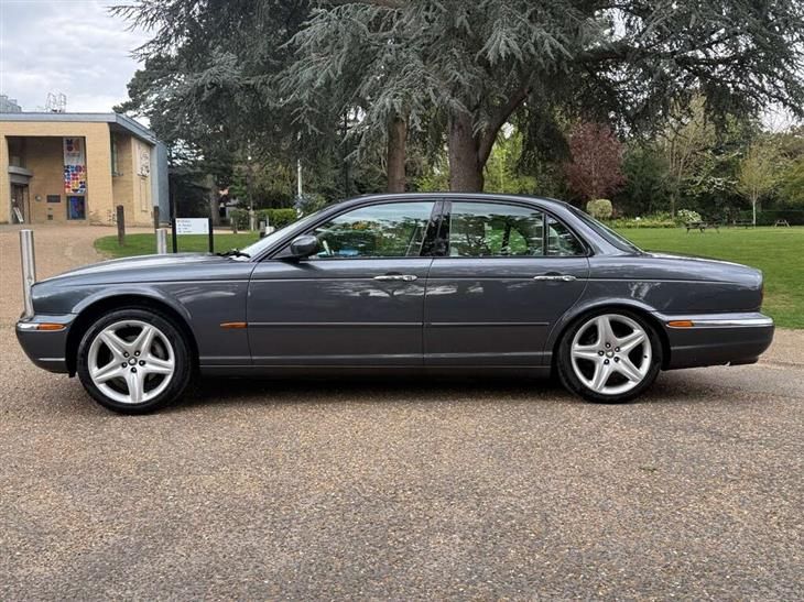Jaguar XJ