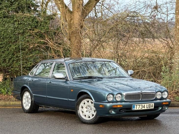 Jaguar XJ