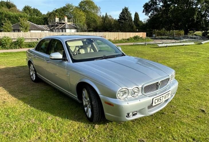 Jaguar XJ
