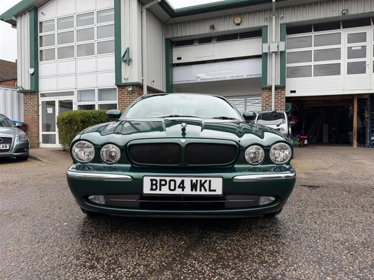 Jaguar XJ