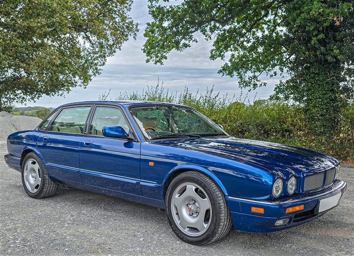 Jaguar XJR
