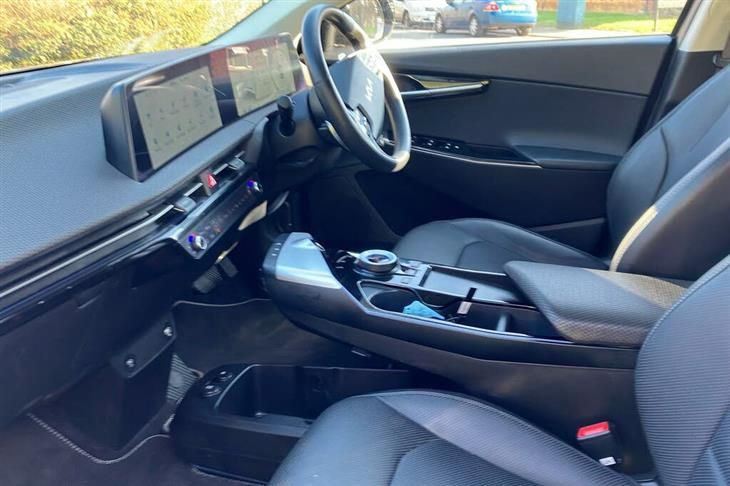 Kia EV6 Kia EV6 77.4kwh Air Hatchback 5dr Electric Auto (225 Bhp) — миниатюра 3