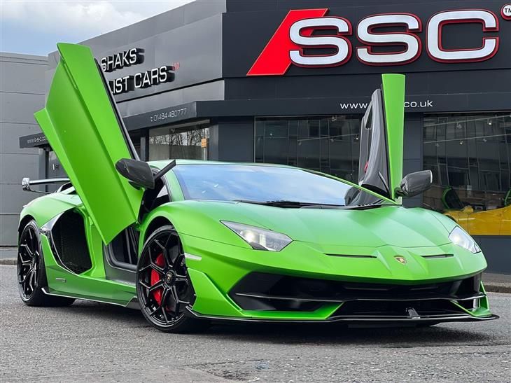 green lamborghini aventador svj