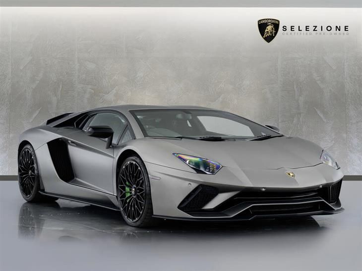 Lamborghini Aventador V12 LP 740-4 S