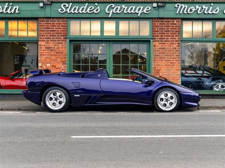 Lamborghini Diablo 5.7 Roadster Targa 2dr Petrol Manual 4WD (575 g/km, 492 bhp)