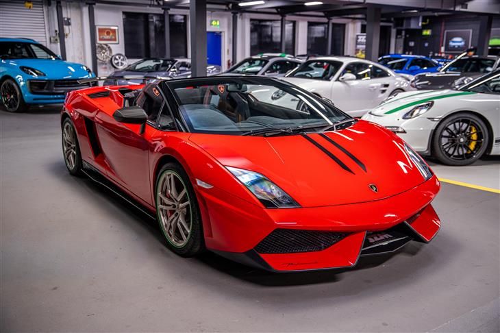 Rosso Mars Gallardo Spyder Performante Supplied With A Beautiful Specification