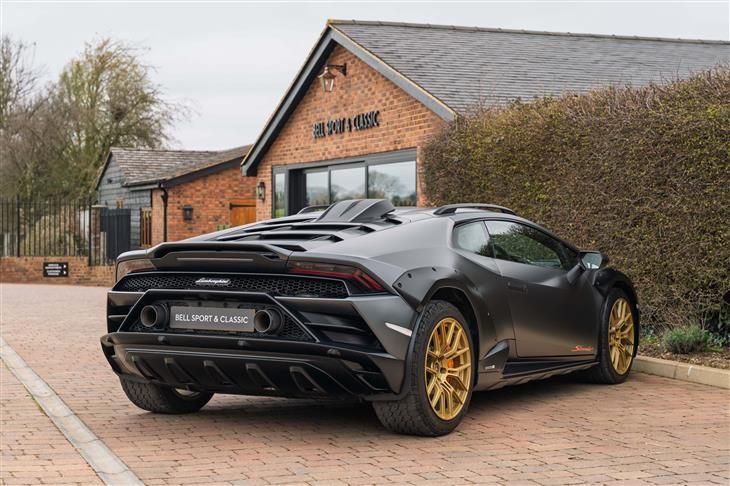 Lamborghini Huracan photo 2