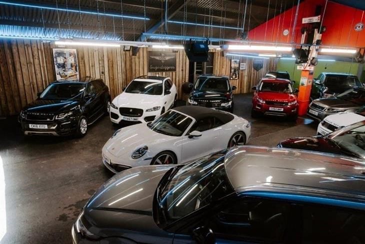 Land Rover Range Rover Sport SVR Land Rover Range Rover Sport 5.0 P575 V8 SVR Auto 4WD Euro 6 (s/s) 5dr — миниатюра 3