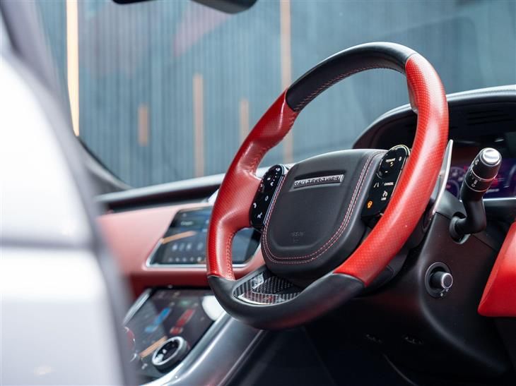 Land Rover Range Rover Sport SVR Land Rover Range Rover Sport 5.0 P575 V8 SVR Carbon Edition Auto 4WD Euro 6 (s/s) 5dr — миниатюра 4