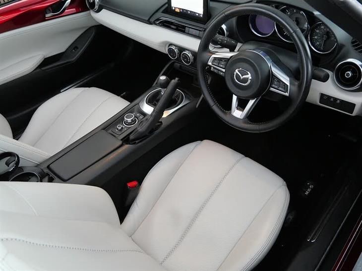 Mazda MX-5 Mk4 Mazda MX-5 SKYACTIV-G Homura Convertible 2.0 Manual Petrol — миниатюра 3