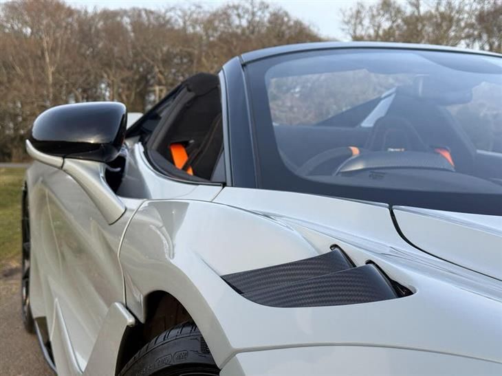 McLaren 765LT McLaren 765LT 4.0T V8 Spider 2dr Petrol SSG Euro 6 (s/s) (765 ps) — миниатюра 4